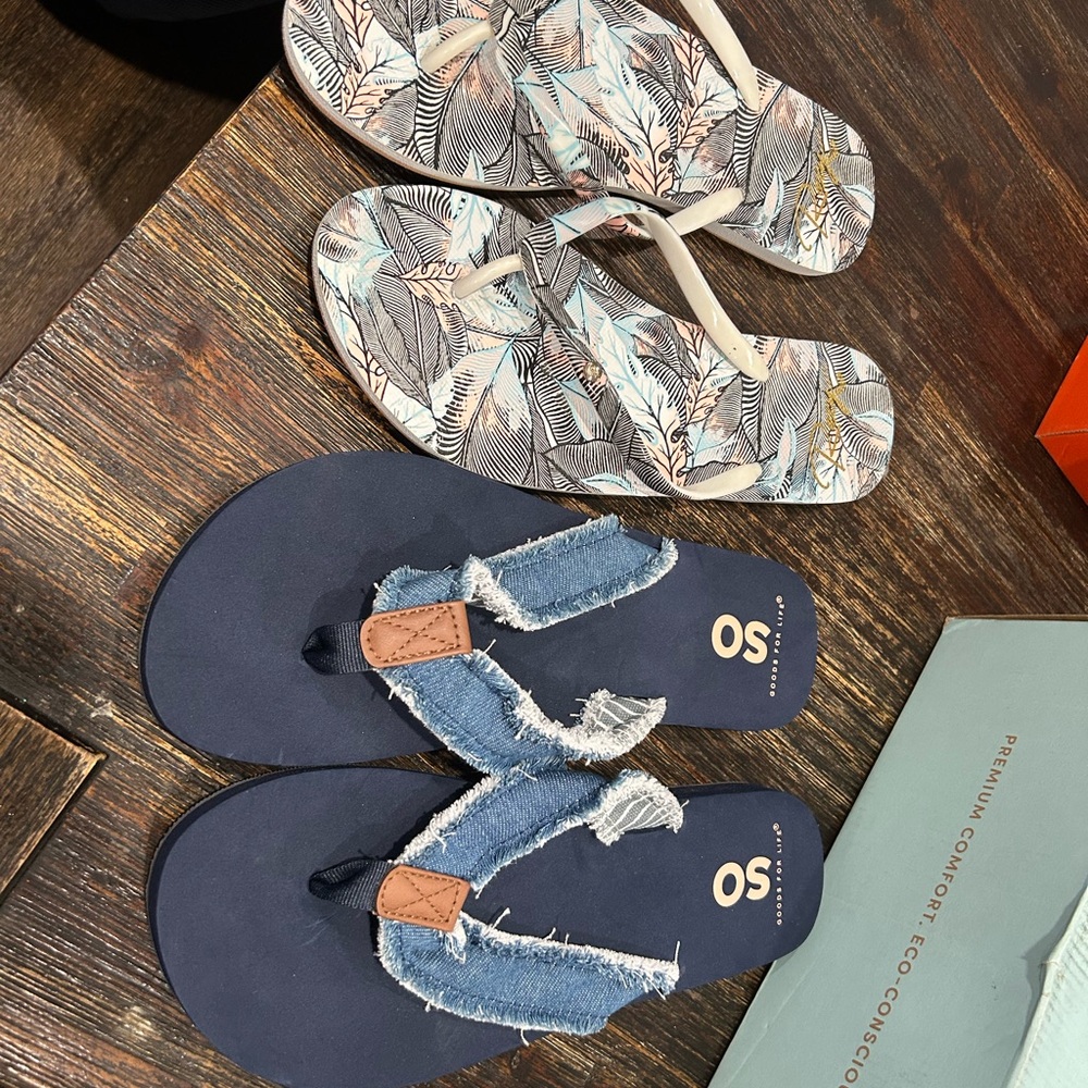 Women size 9 flip flops